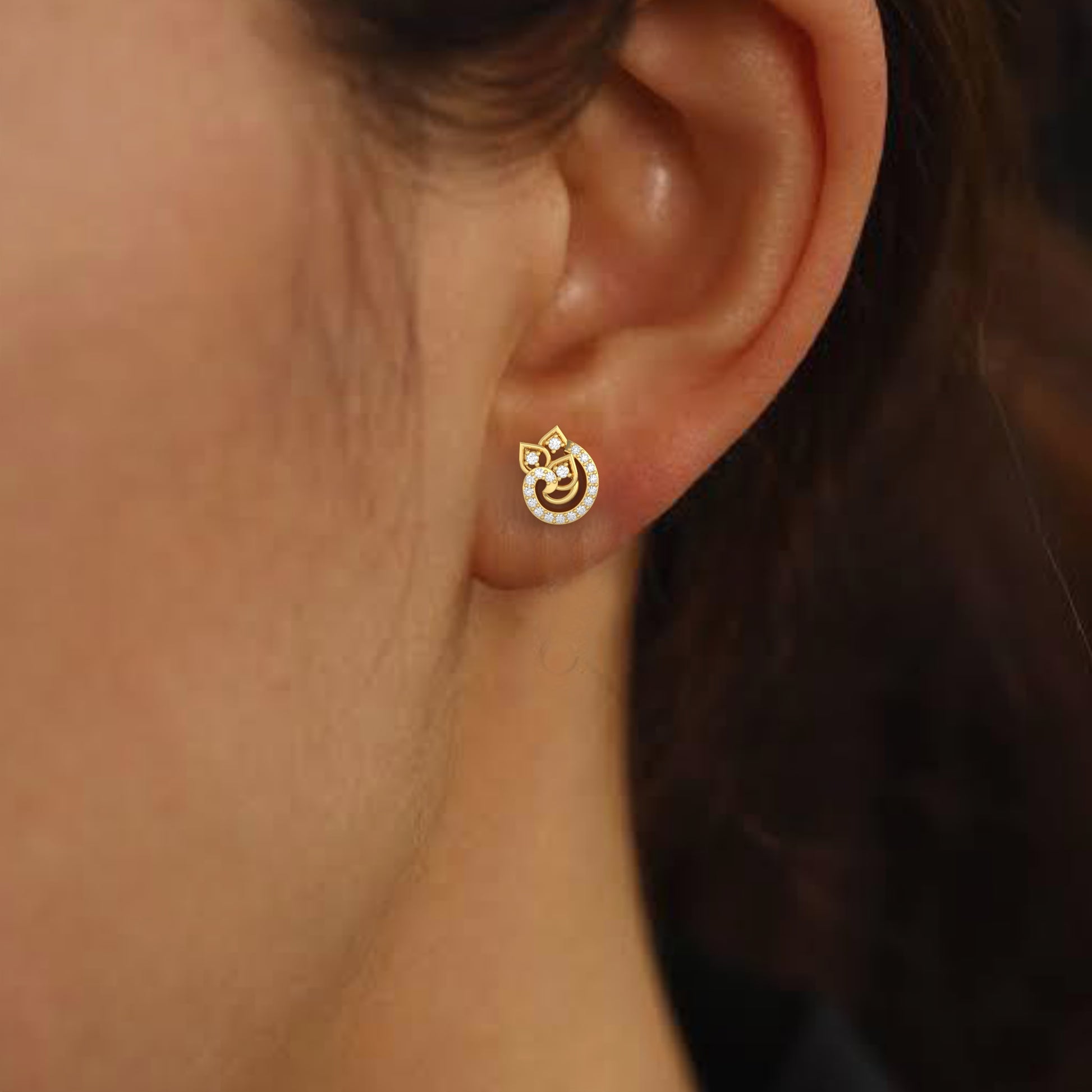 14 Kt Yellow Gold Diamond Earring